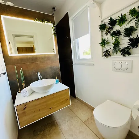 Апартаменты New Exclusive Horizon With Garden, Hot Tub And Private Pool Near The Sea Пореч