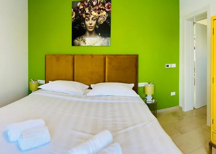 New Exclusive Horizon With Garden, Hot Tub And Private Pool Near The Sea Апартаменти