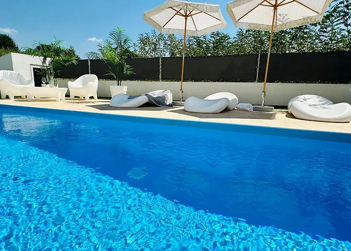 New Exclusive Horizon With Garden, Hot Tub And Private Pool Near The Sea Пореч