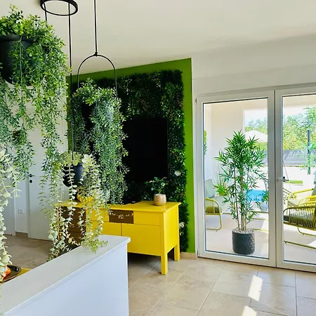 New Exclusive With Garden And Private Pool Near The Sea Apartman