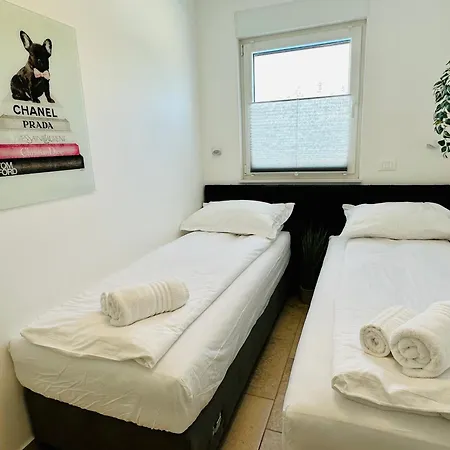 New Exclusive With Garden And Private Pool Near The Sea Apartman