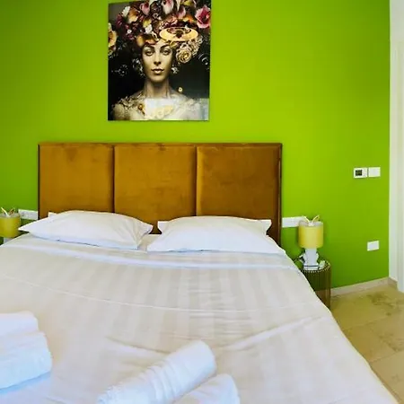 New Exclusive Horizon With Garden, Hot Tub And Private Pool Near The Sea Apartment