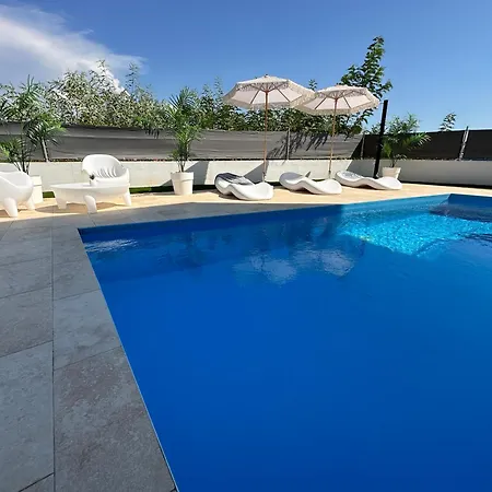 New Exclusive Horizon With Garden, Hot Tub And Private Pool Near The Sea