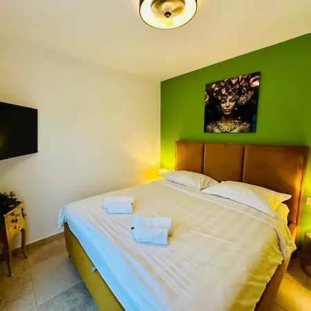 New Exclusive Horizon With Garden, Hot Tub And Private Pool Near The Sea