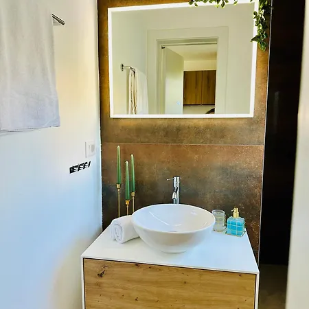 New Exclusive With Garden And Private Pool Near The Sea Apartman
