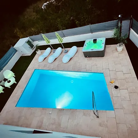 Apartment New Exclusive Horizon With Garden, Hot Tub And Private Pool Near The Sea Poreč