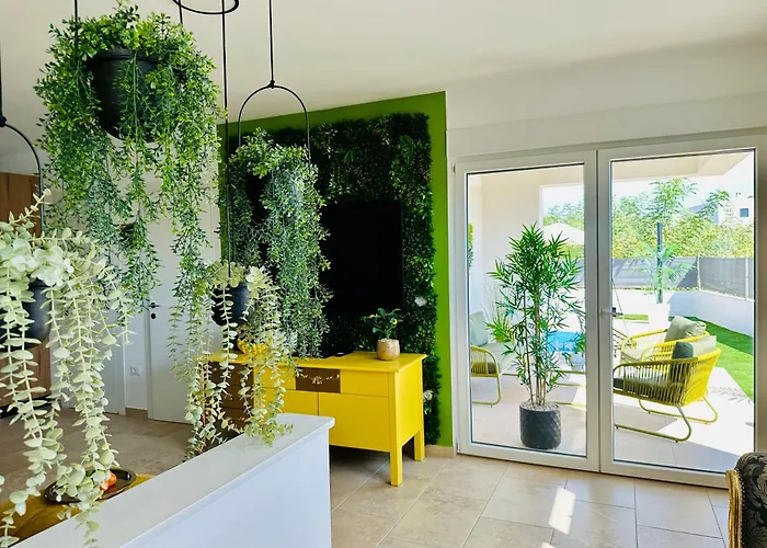 New Exclusive Horizon With Garden, Hot Tub And Private Pool Near The Sea Apartment