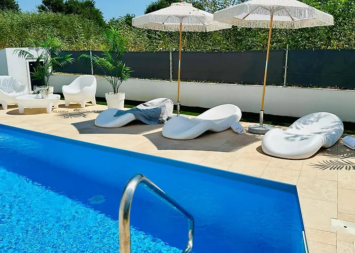 New Exclusive Horizon With Garden, Hot Tub And Private Pool Near The Sea Apartment