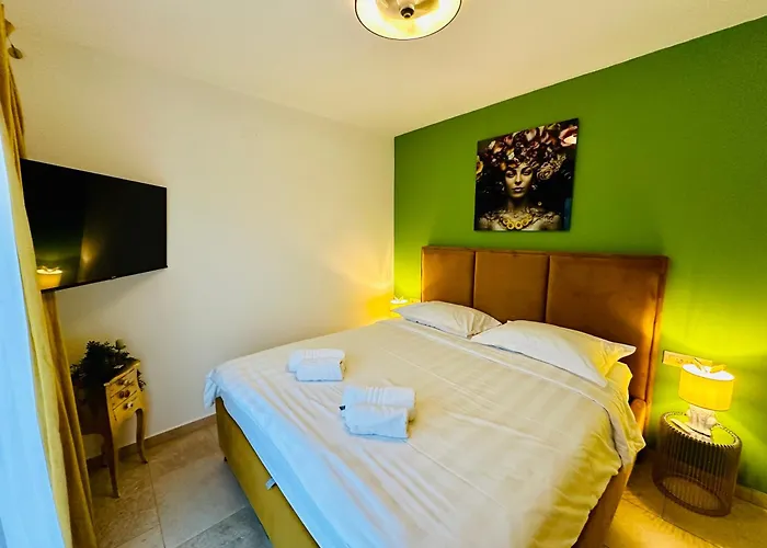 New Exclusive Horizon With Garden, Hot Tub And Private Pool Near The Sea